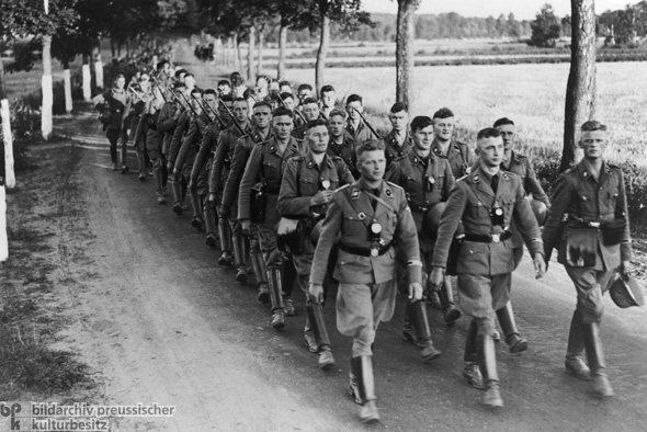 Die SS-Leibstandarte Adolf Hitler während eines 6-Tage-Ausmarsches (1936)
